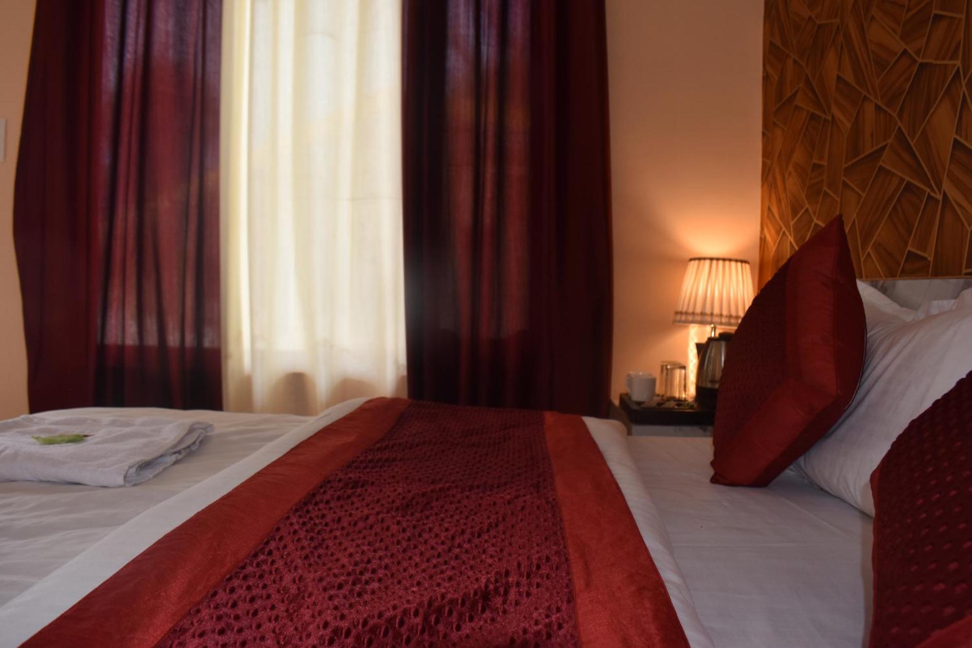 Shri Krishna Farms& Resorts Barkot Eksteriør billede