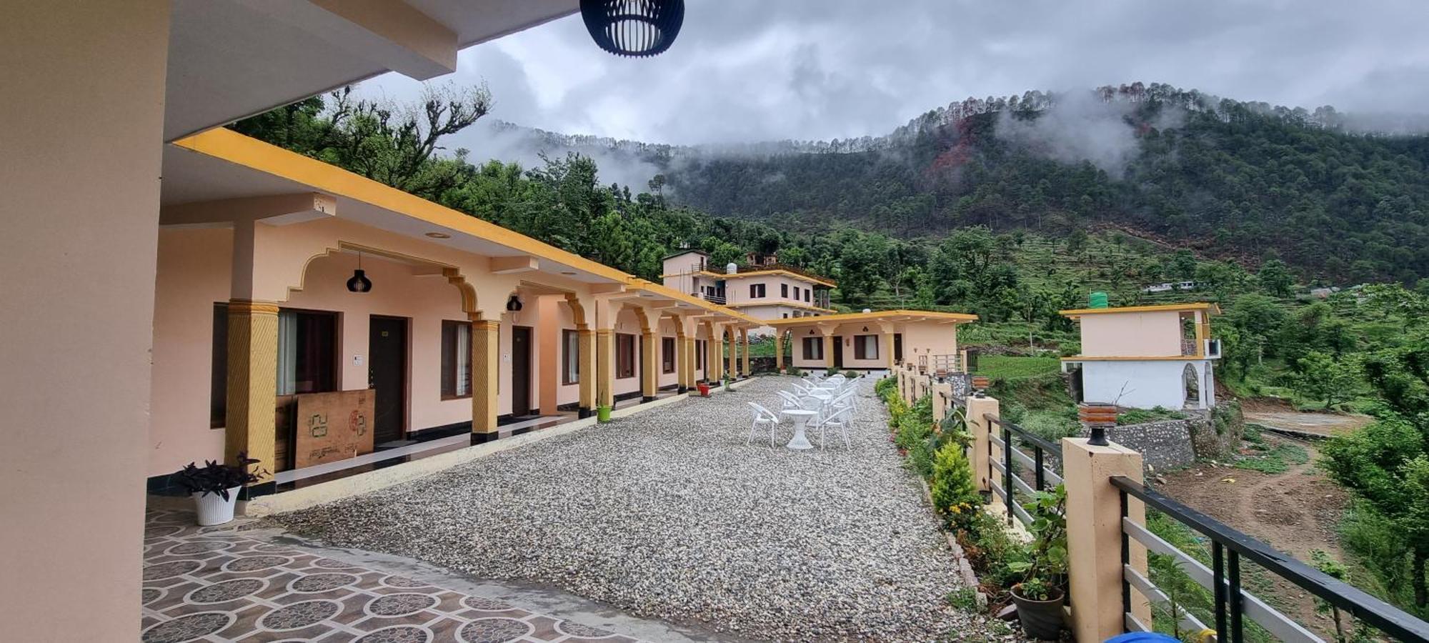 Shri Krishna Farms& Resorts Barkot Eksteriør billede